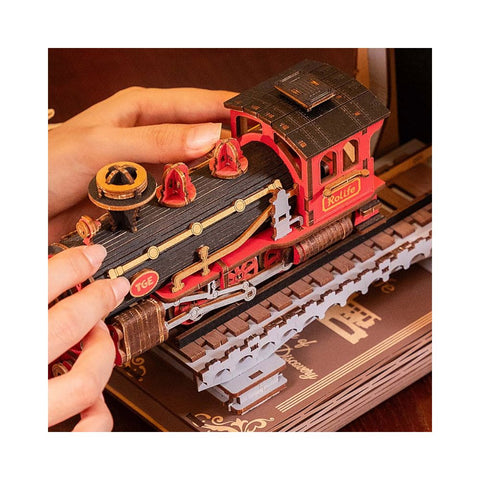 Book Nook, Century Train3